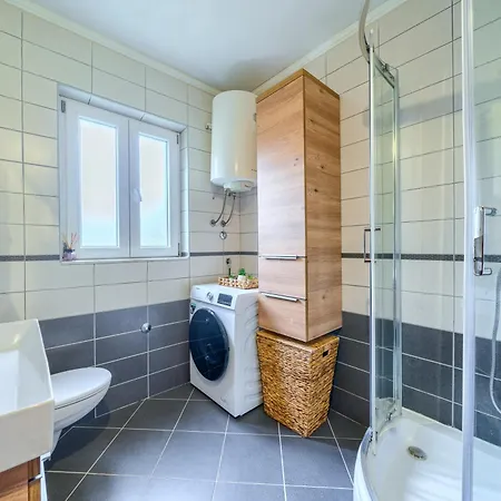 Wendy Klanac (Split-Dalmatia)